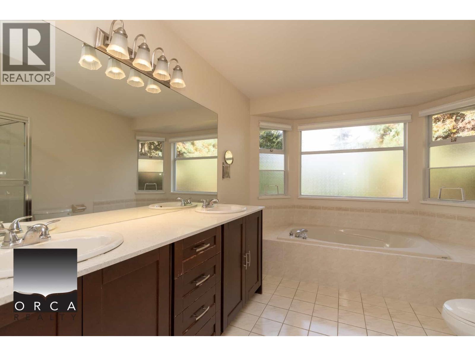 3015 Griffin Place, North Vancouver, British Columbia  V7R 4W9 - Photo 19 - R3155012