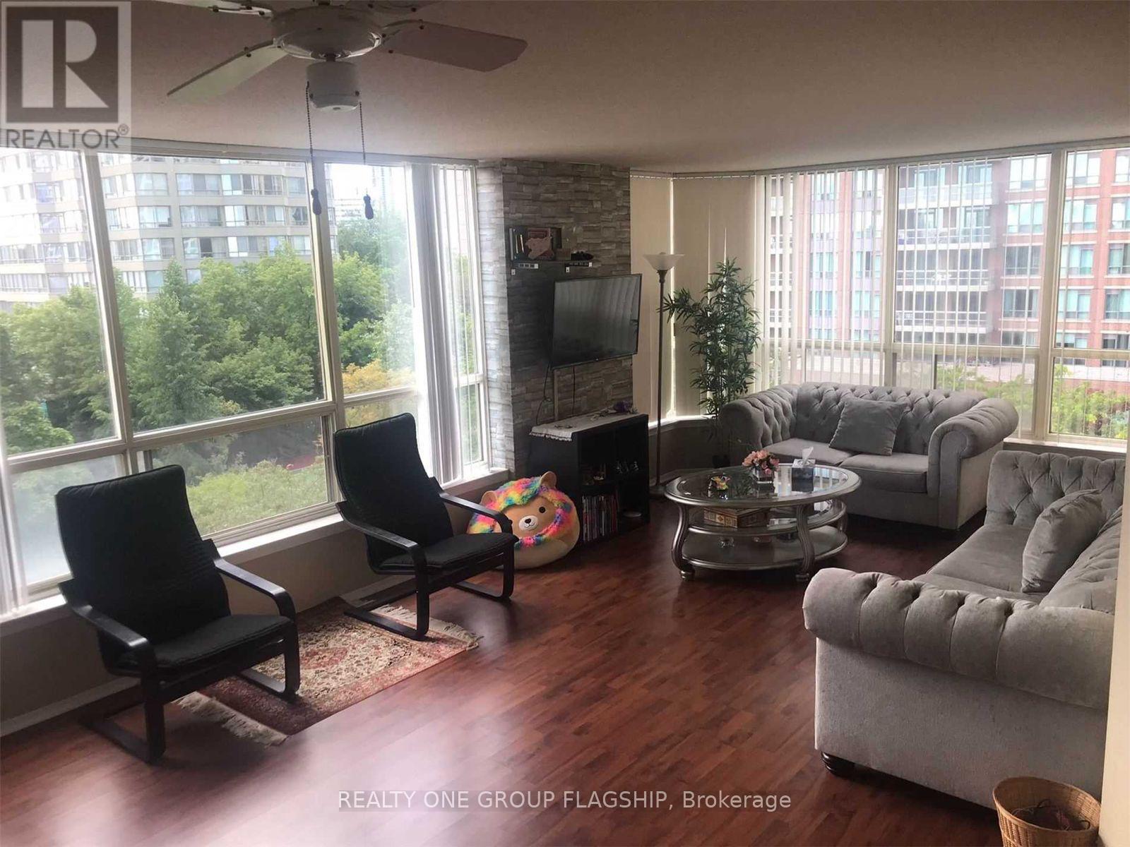 604 - 55 Elm Drive, Mississauga, Ontario  L5B 3Z3 - Photo 2 - W13664898