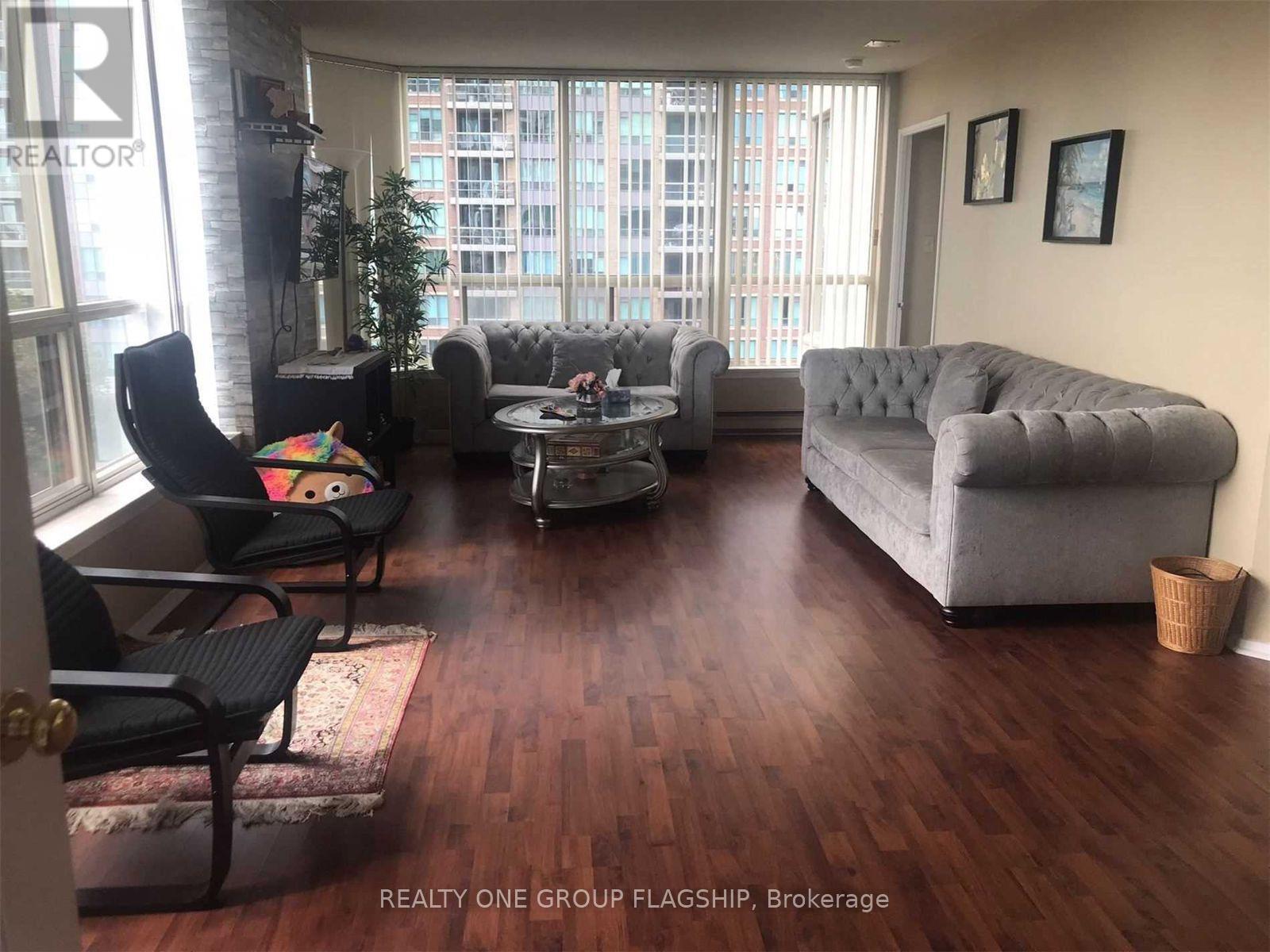 604 - 55 Elm Drive, Mississauga, Ontario  L5B 3Z3 - Photo 3 - W13664898