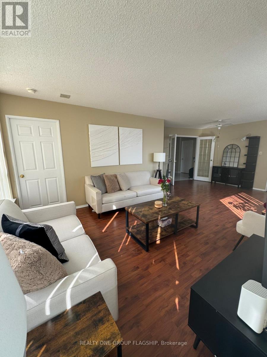 604 - 55 Elm Drive, Mississauga, Ontario  L5B 3Z3 - Photo 4 - W13664898