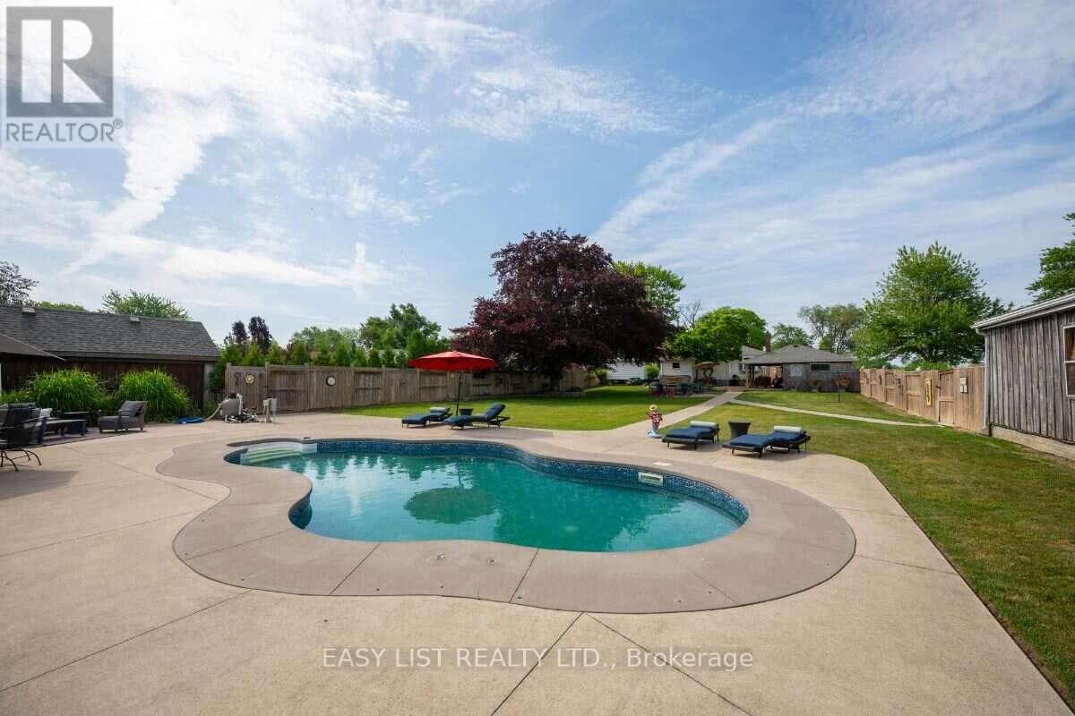 710 Seacliff Drive, Kingsville, Ontario  N9Y 2K7 - Photo 3 - X13664918