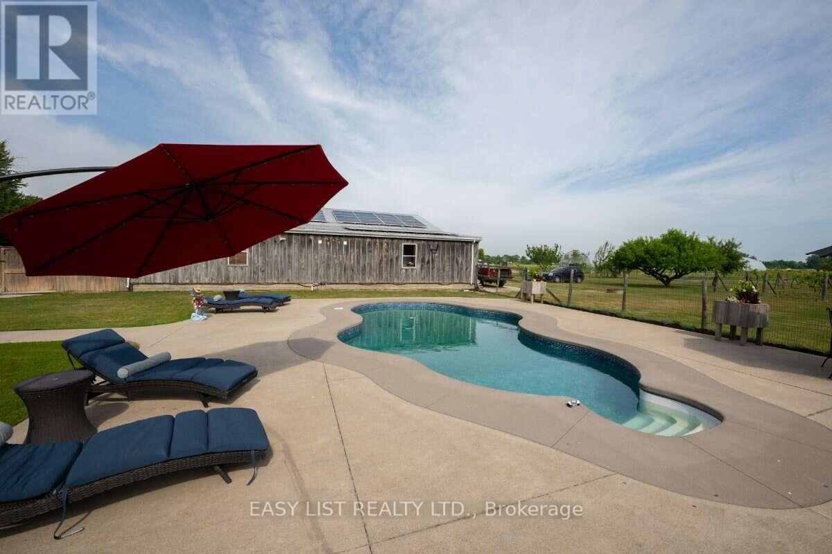 710 Seacliff Drive, Kingsville, Ontario  N9Y 2K7 - Photo 4 - X13664918