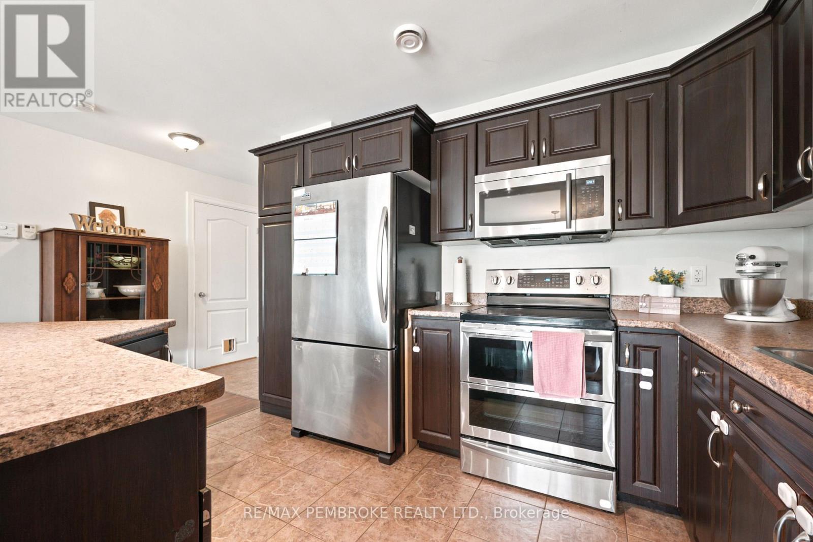 3003 Sandstone Crescent, Petawawa, Ontario  K8H 0B2 - Photo 11 - X13663810