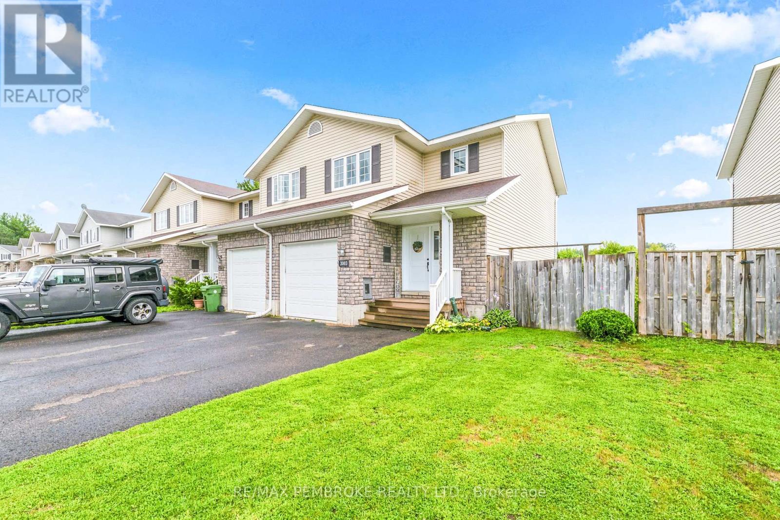 3003 SANDSTONE CRESCENT, Petawawa, Ontario