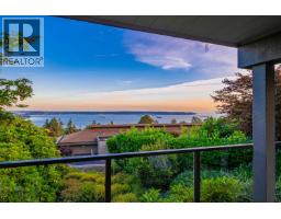 18 2214 FOLKSTONE WAY, West Vancouver, British Columbia