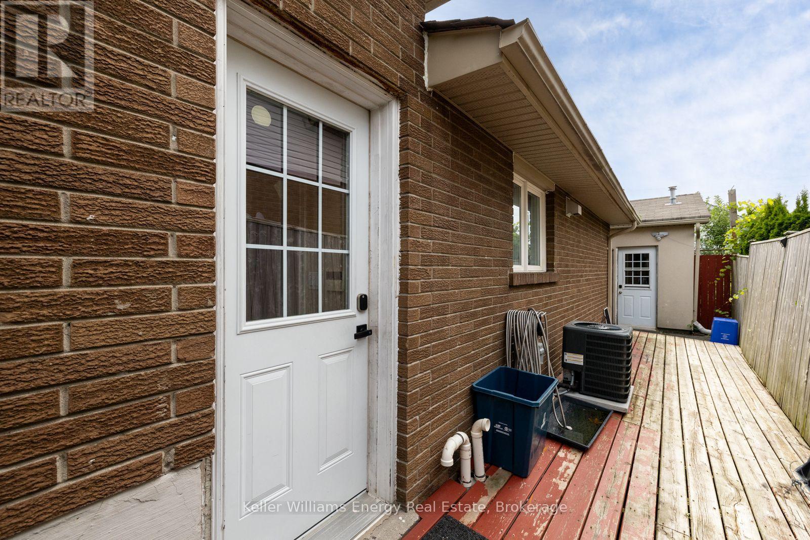 Lower - 566 Dean Avenue, Oshawa (Donevan), Ontario  L1H 3J8 - Photo 2 - E13664940