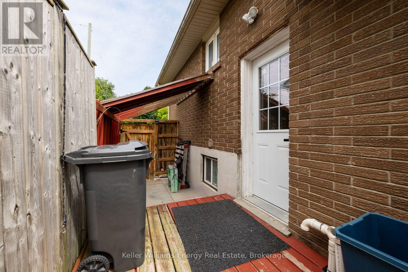 Lower - 566 Dean Avenue, Oshawa (Donevan), Ontario  L1H 3J8 - Photo 3 - E13664940