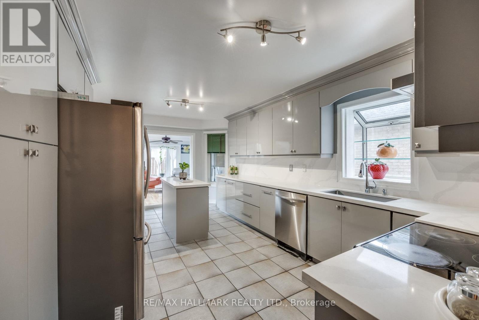 381 St. Joan Of Arc Avenue, Vaughan, Ontario  L6A 2T3 - Photo 9 - N13664922