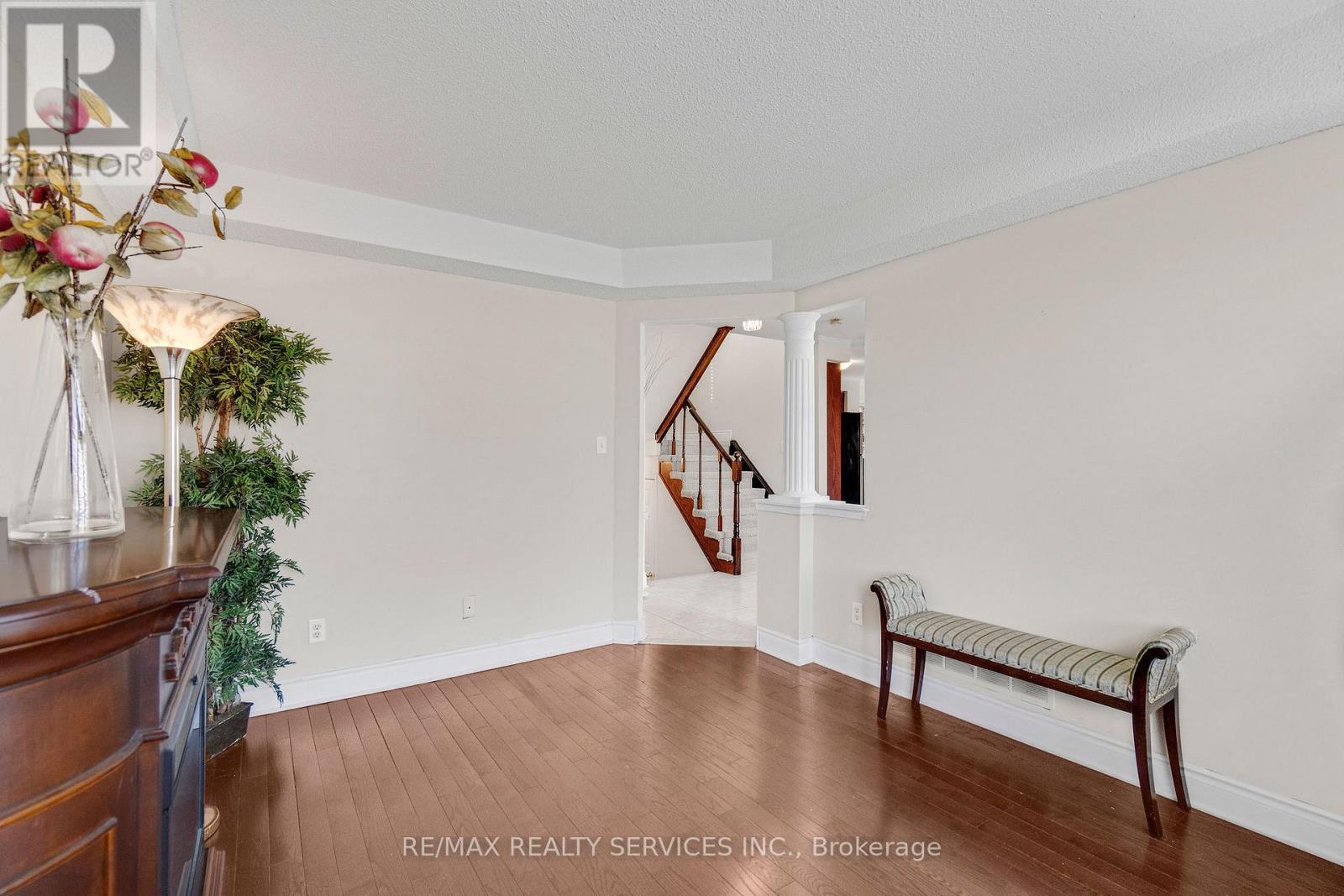 7419 Black Walnut Trail, Mississauga, Ontario  L5N 8A4 - Photo 6 - W13664930