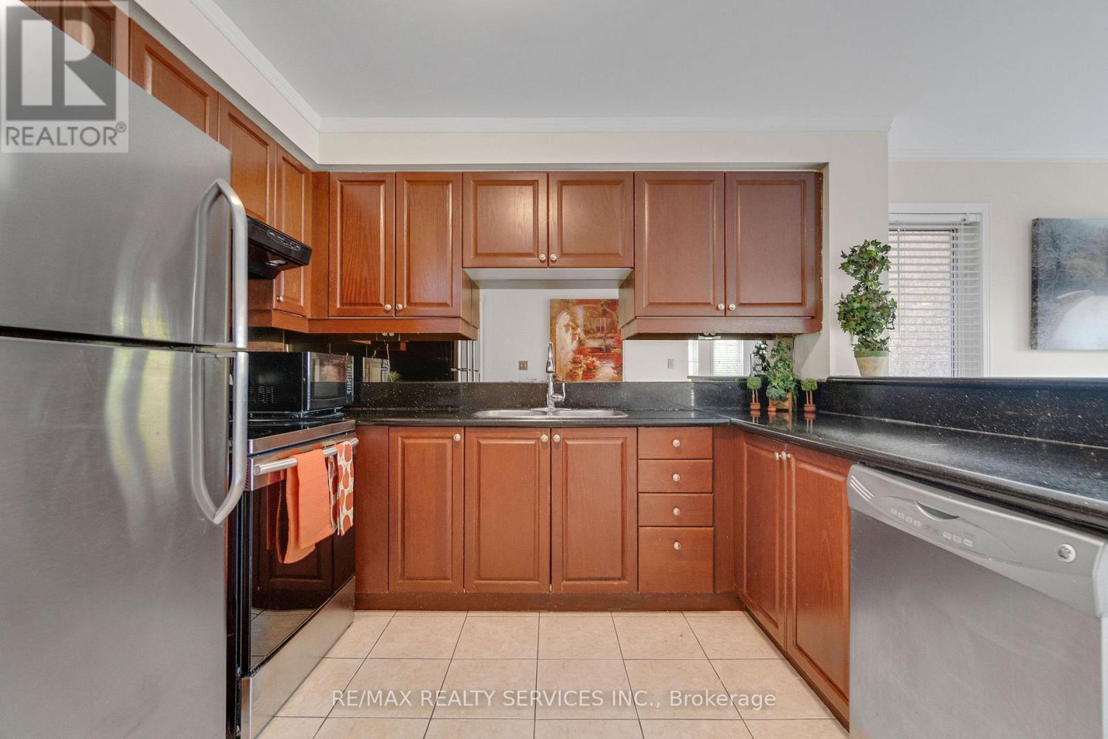 7419 Black Walnut Trail, Mississauga, Ontario  L5N 8A4 - Photo 7 - W13664930