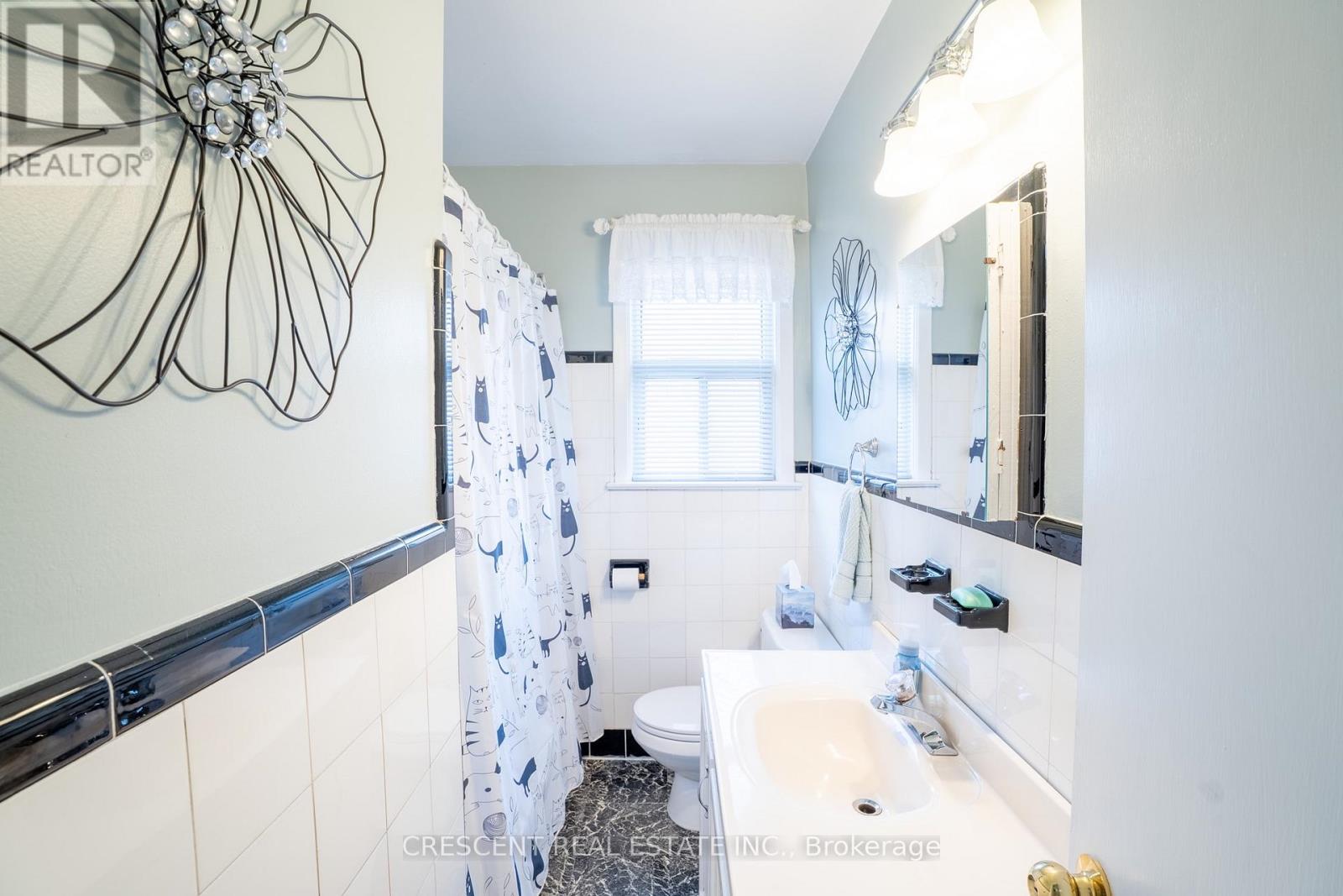 Upper - 35 Laburnham Avenue, Toronto (Long Branch), Ontario  M8W 1S6 - Photo 7 - W13664946