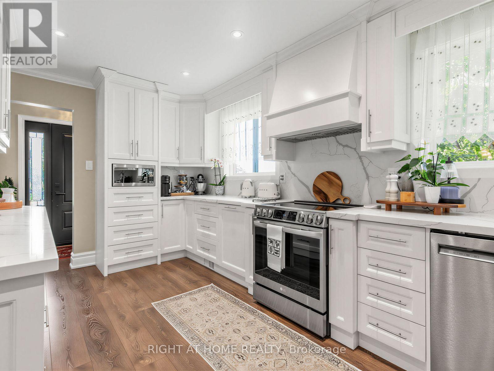 2 Grenadine Court, Toronto, Ontario  M9L 2H6 - Photo 11 - W13664966