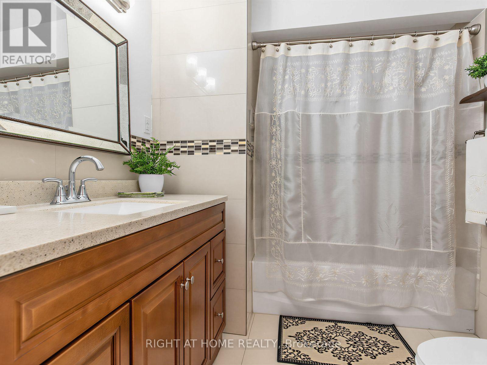 2 Grenadine Court, Toronto, Ontario  M9L 2H6 - Photo 18 - W13664966