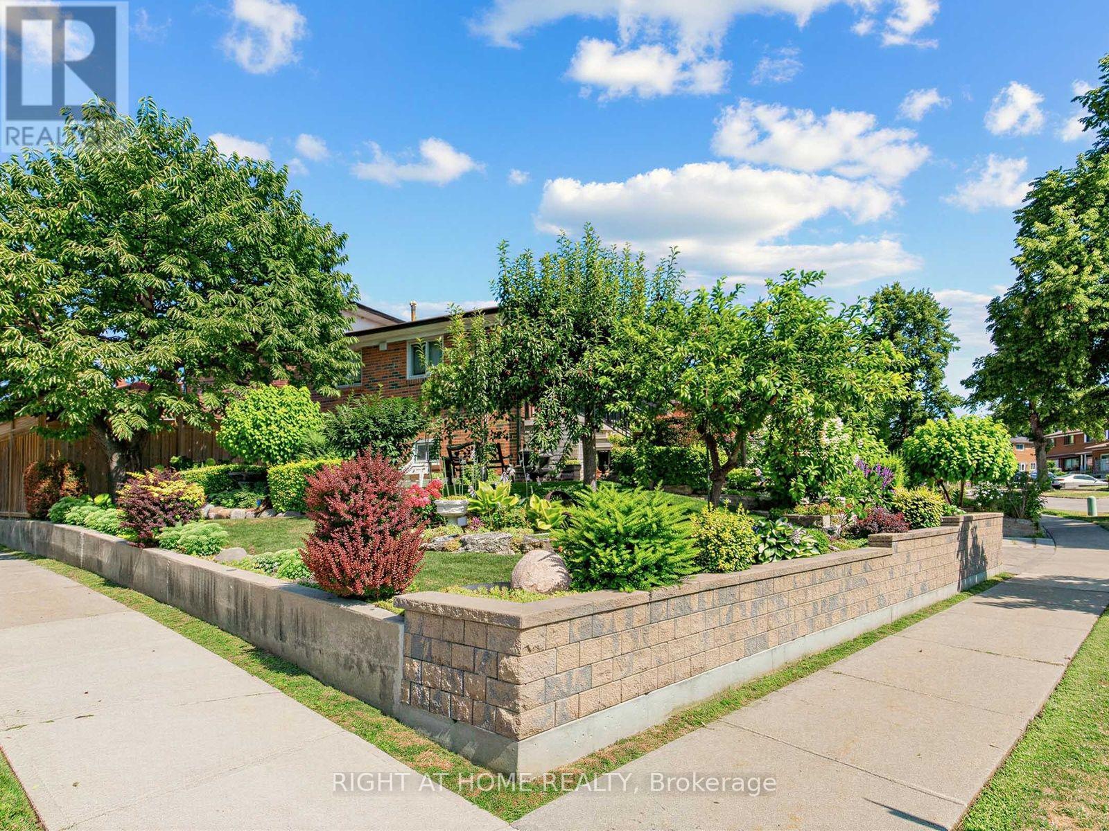 2 Grenadine Court, Toronto, Ontario  M9L 2H6 - Photo 3 - W13664966