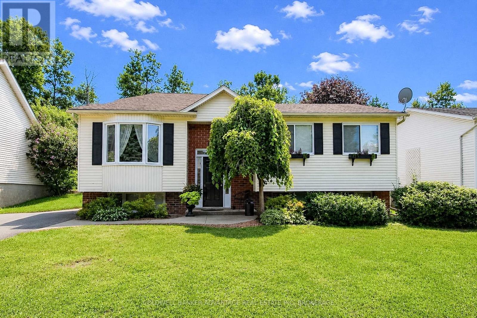 3373 Grove Avenue N, Fort Erie (Ridgeway), Ontario  L0S 1N0 - Photo 2 - X13664982