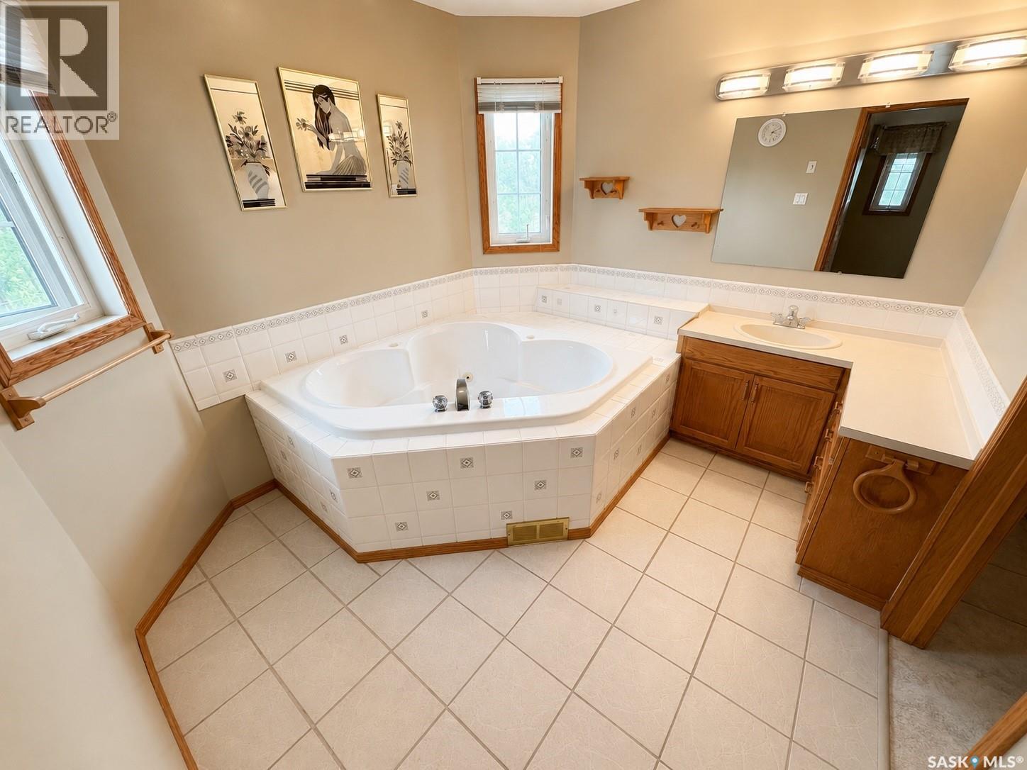 Mcdonald Acreage, Weyburn Rm No. 67, Saskatchewan  S4H 0A0 - Photo 13 - SK045215