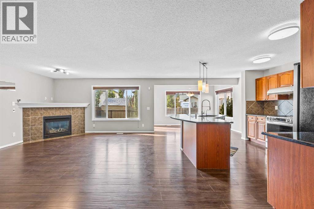 140 West Creek Circle, Chestermere, Alberta  T1X 1R5 - Photo 4 - A2327426