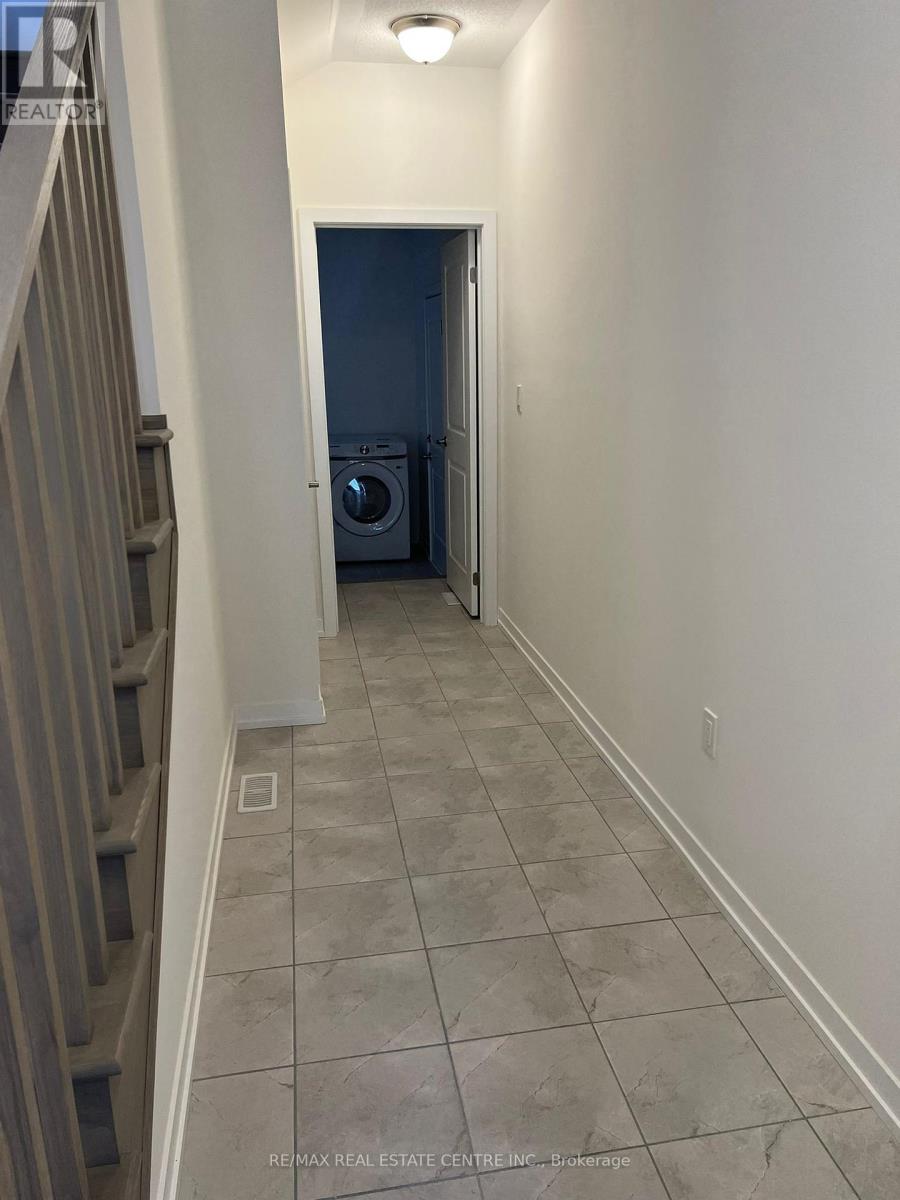 1551 Hilson Heights, Milton, Ontario  L9E 1V5 - Photo 3 - W13665022
