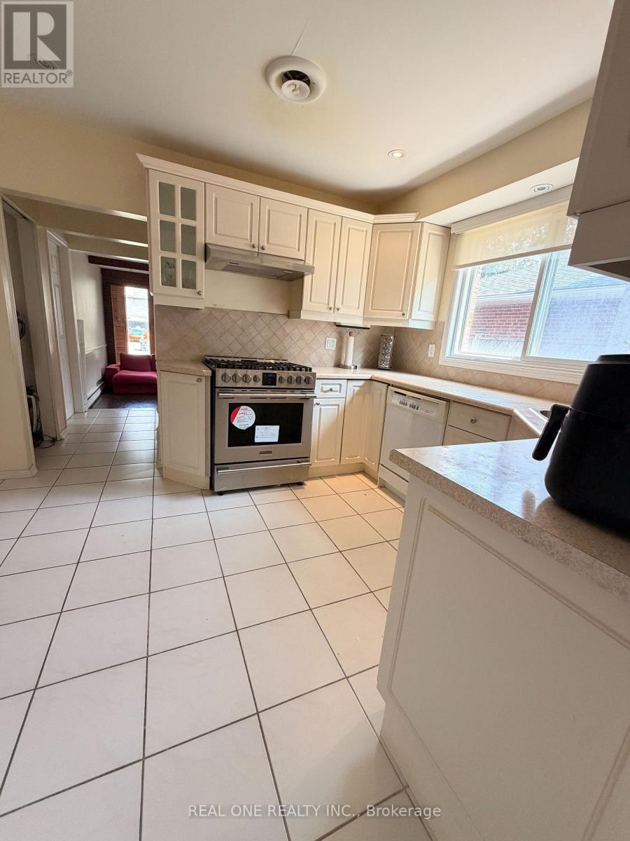 2150 Herridge Drive, Mississauga, Ontario  L5K 1N6 - Photo 4 - W13665044