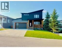 1221 Tumbleweed Avenue, Pincher Creek, Alberta