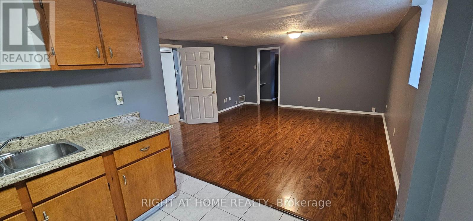 Bsmt - 163 Mcmurchy Avenue S, Brampton, Ontario  L6X 1Z2 - Photo 4 - W13580878