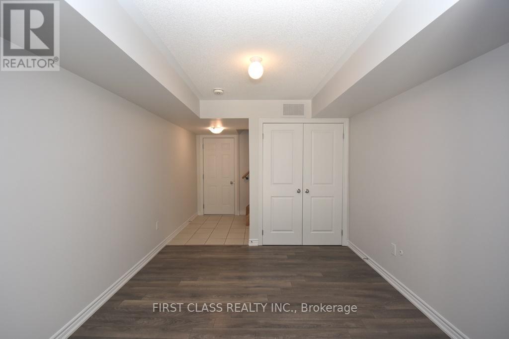 2530 Boston Glen, Pickering, Ontario L1V 2P8 - Photo 3 - E13665062