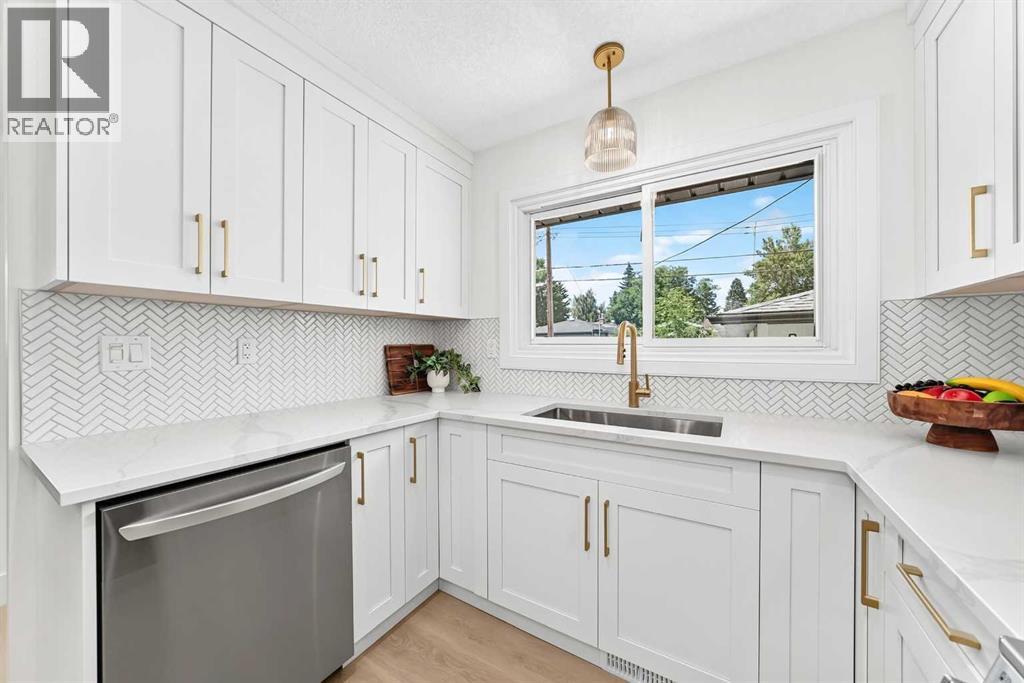 4139 Bowlen Street NW, Calgary, Alberta  T2L 1P8 - Photo 11 - A2328597