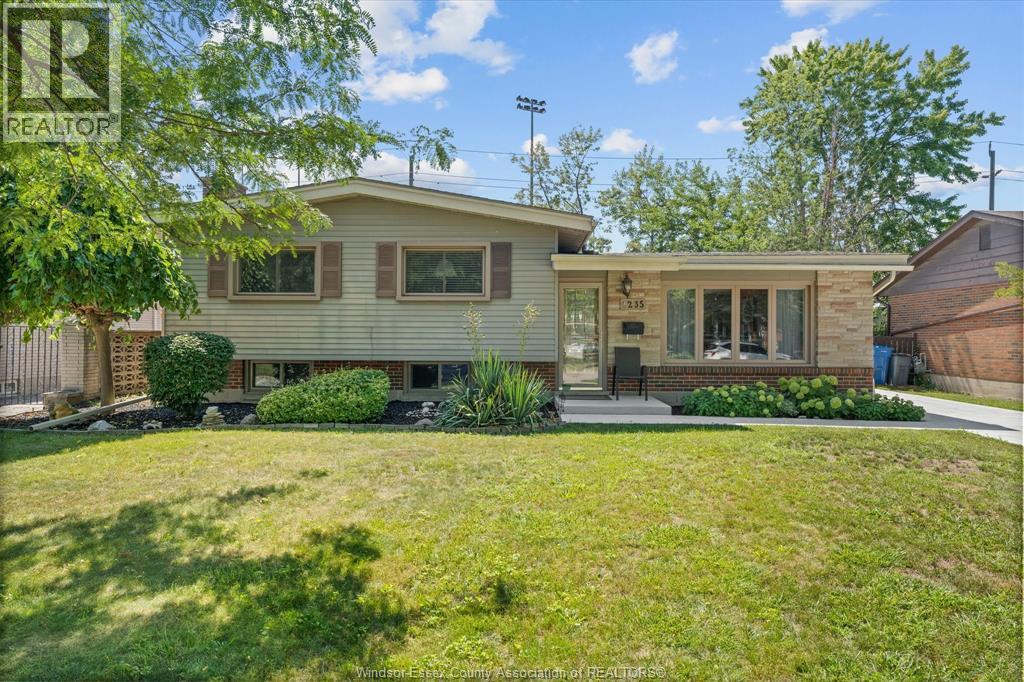 4235 MITCHELL CRESCENT, Windsor, Ontario