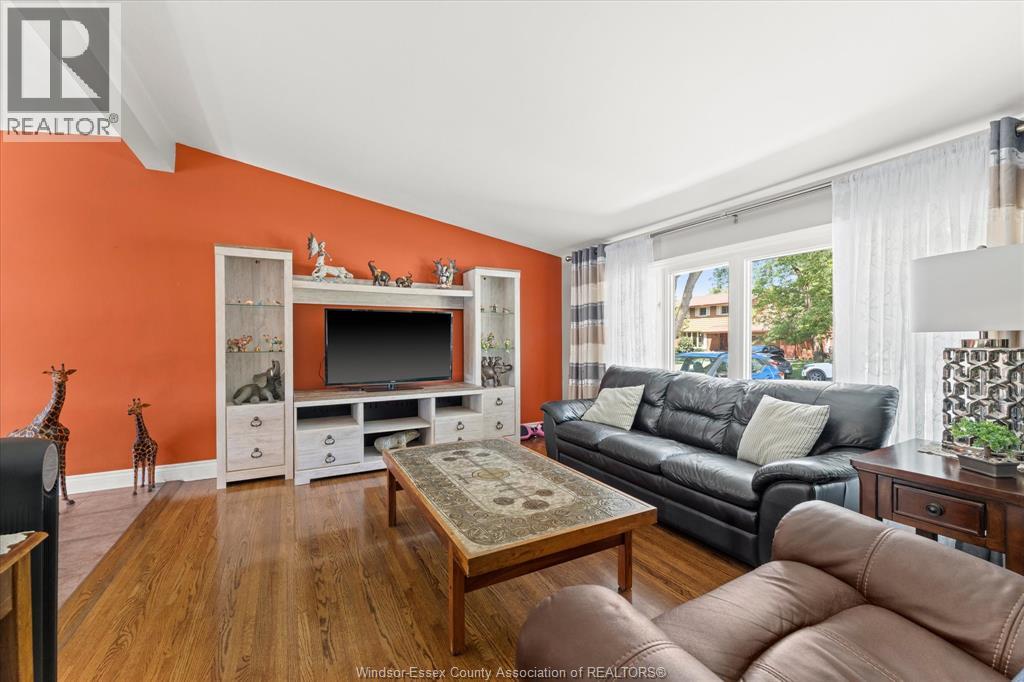 4235 Mitchell Crescent, Windsor, Ontario  N9G 2G1 - Photo 6 - 26019015