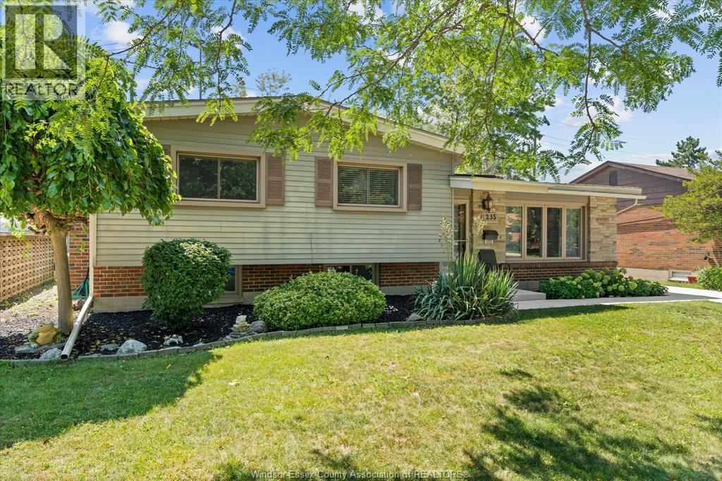 4235 Mitchell Crescent, Windsor, Ontario  N9G 2G1 - Photo 2 - 26019015