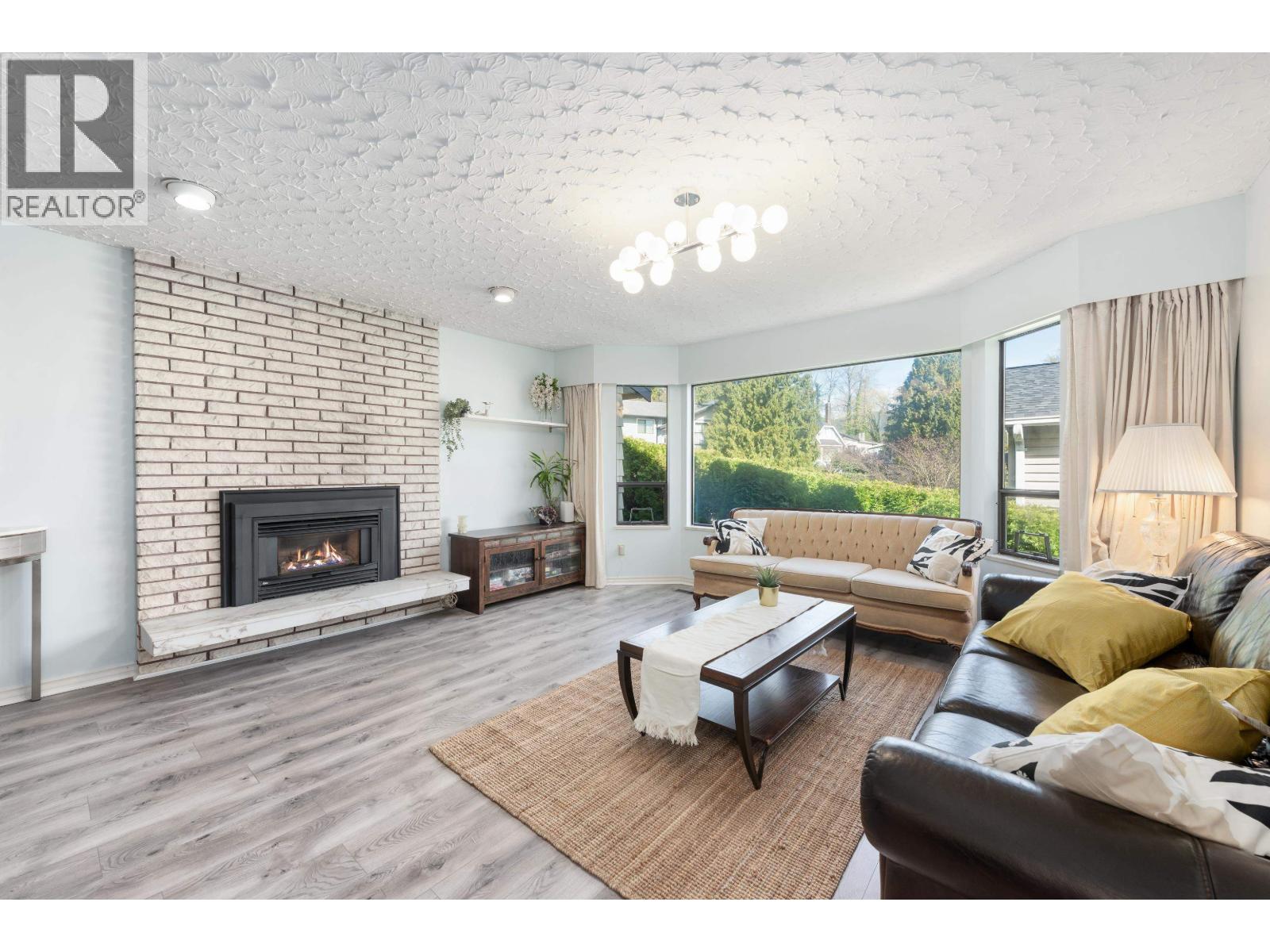 2950 Keets Drive, Coquitlam, British Columbia  V3C 4R6 - Photo 4 - R3154975