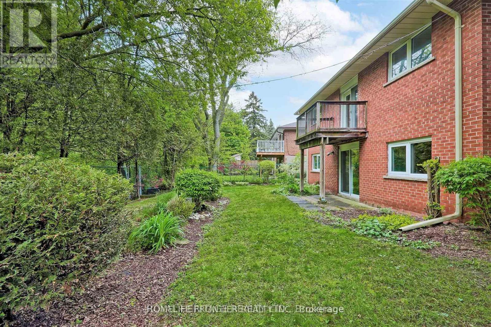 B - 11 Alpaca Drive, Toronto, Ontario M1J 2Z8 - Photo 4 - E13653554