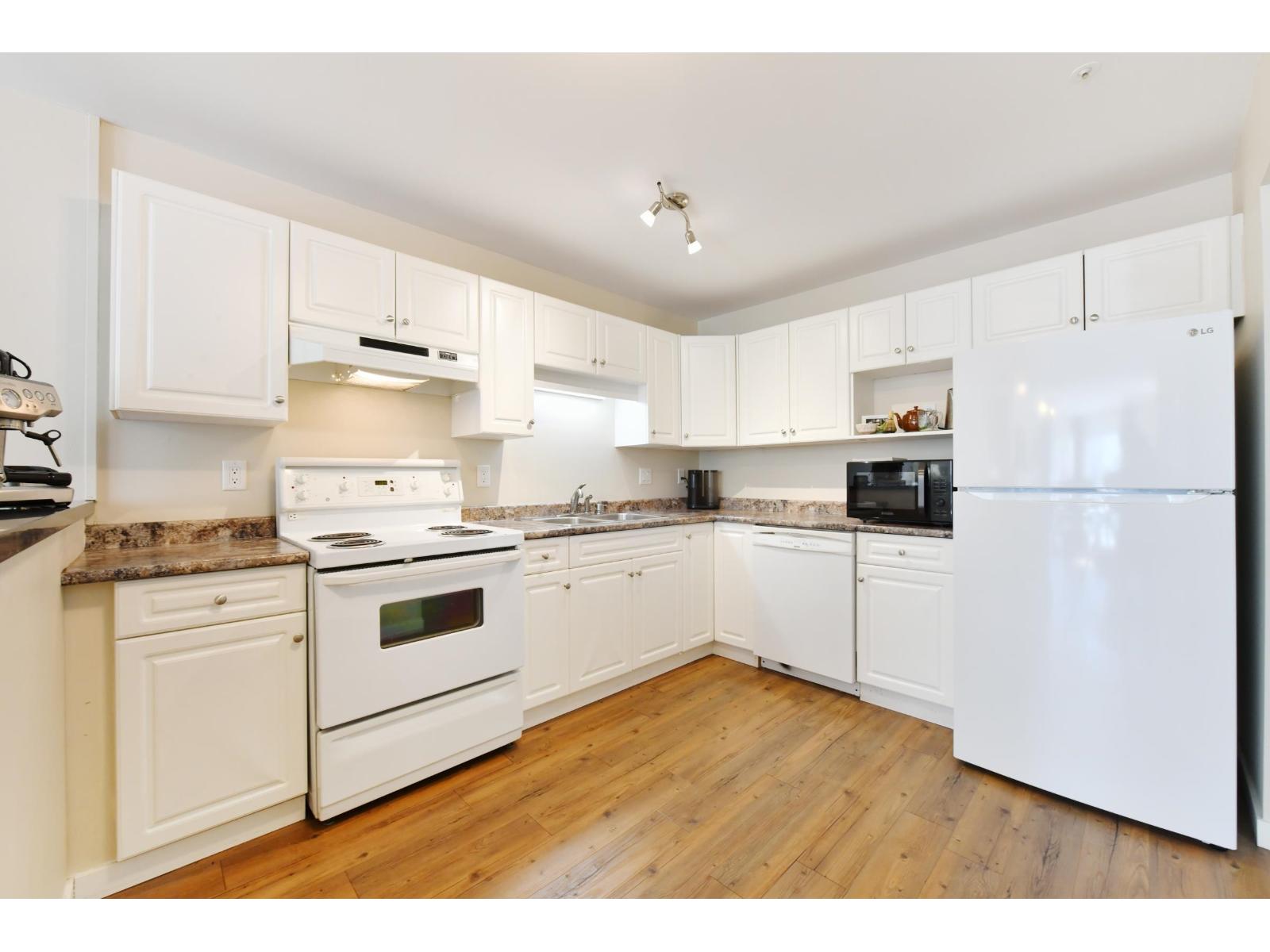 303 3174 Gladwin Road, Abbotsford, British Columbia  V2T 5T5 - Photo 4 - R3154767