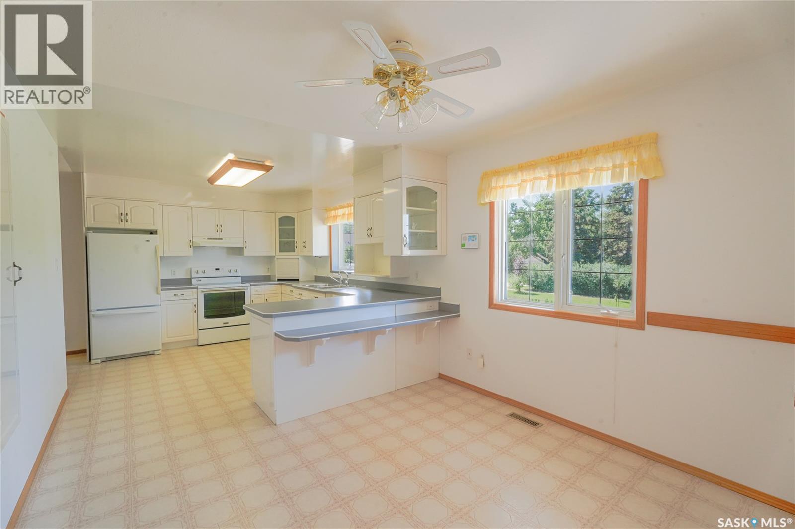 126 5th Avenue W, Gravelbourg, Saskatchewan  S0H 1X0 - Photo 18 - SK041879