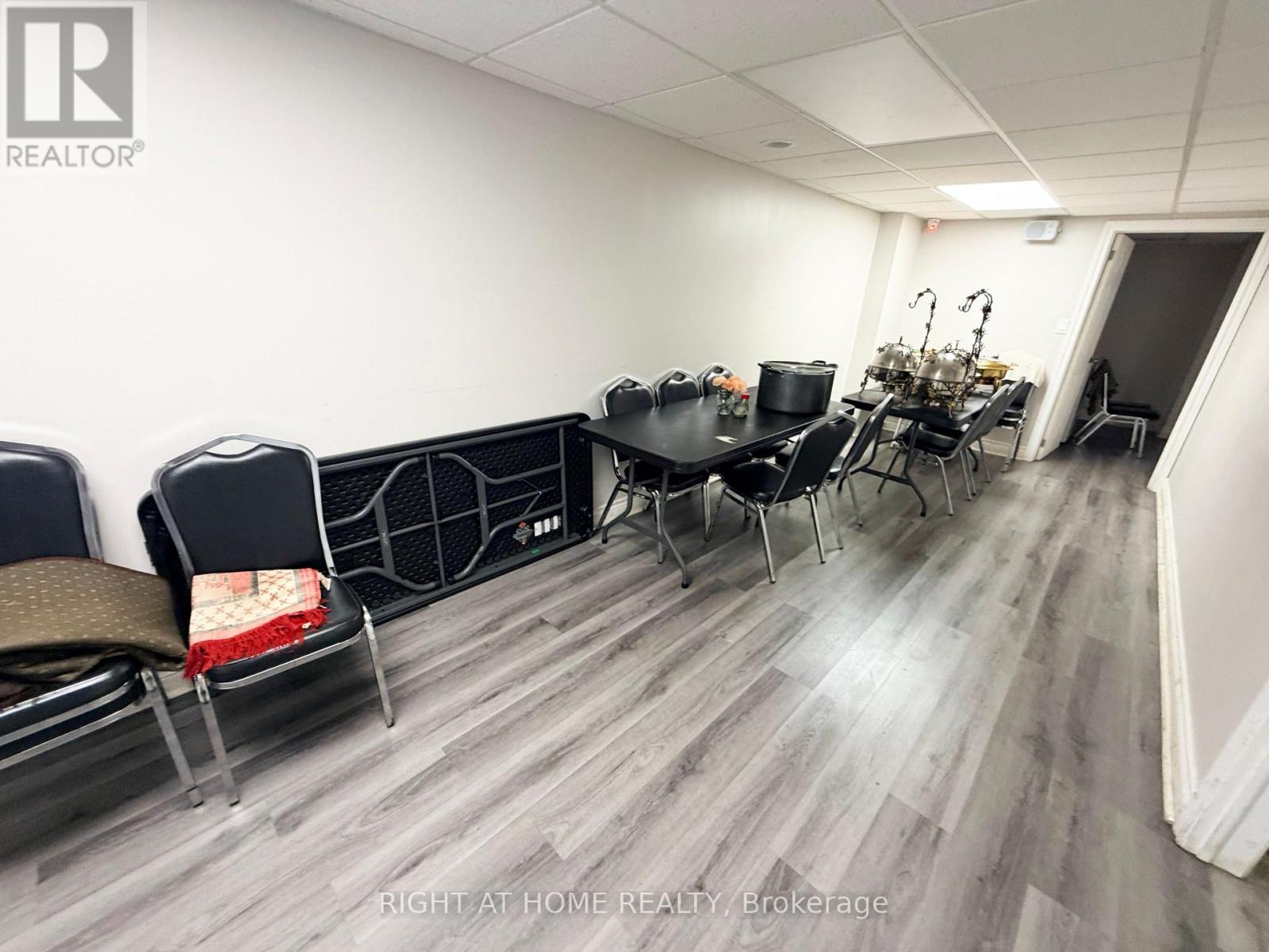 2891 Danforth Avenue, Toronto, Ontario  M4C 1M1 - Photo 19 - E13665130