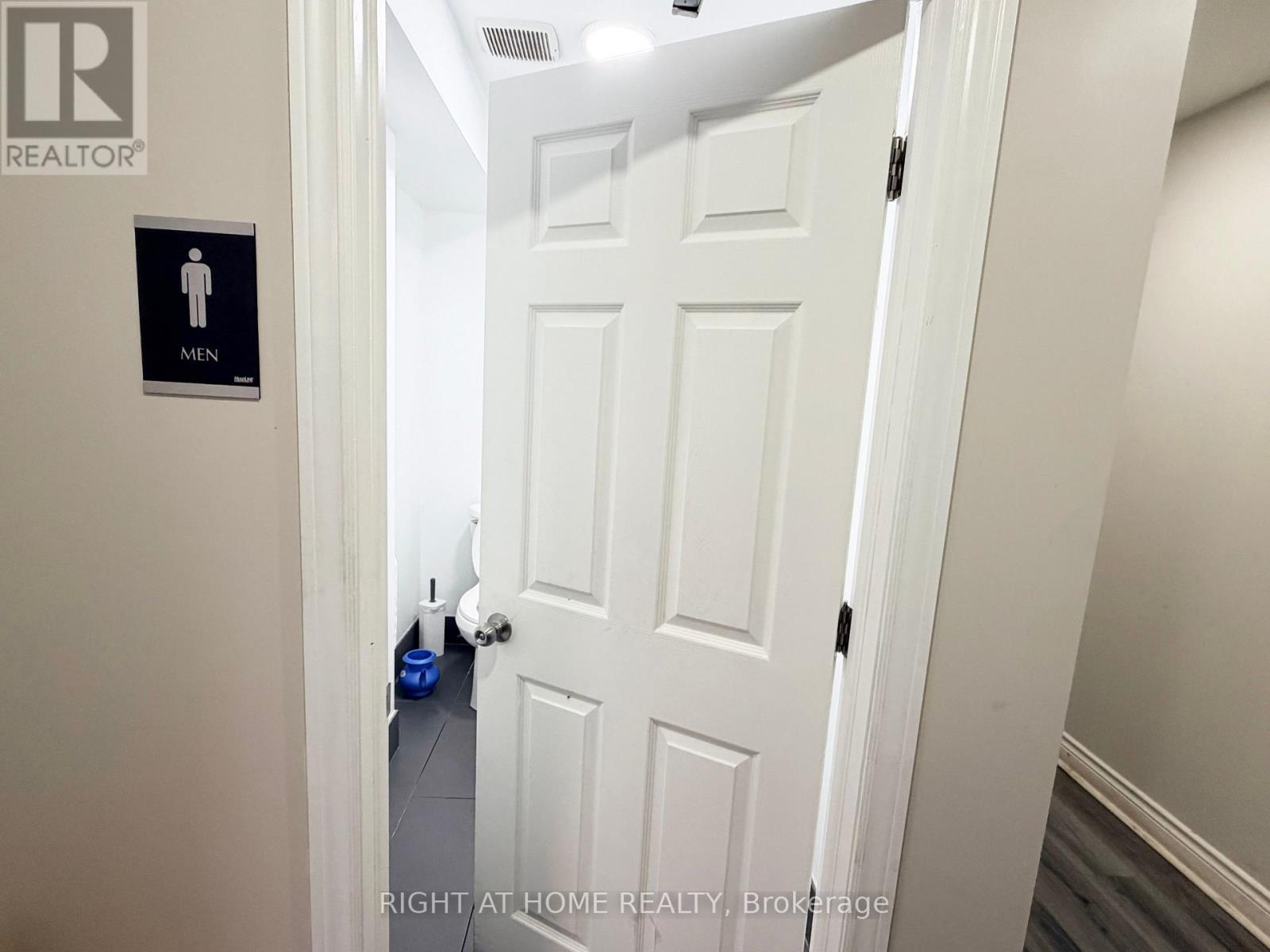 2891 Danforth Avenue, Toronto, Ontario  M4C 1M1 - Photo 20 - E13665130