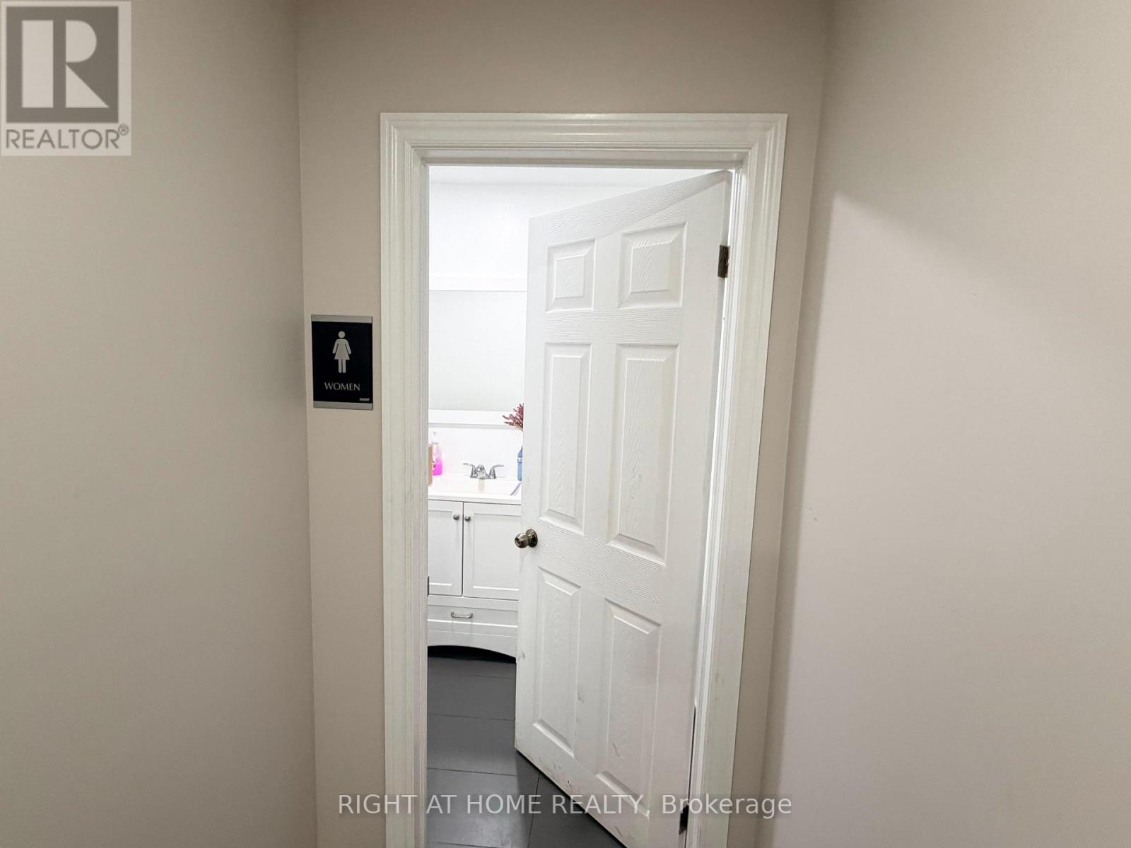 2891 Danforth Avenue, Toronto, Ontario  M4C 1M1 - Photo 21 - E13665130