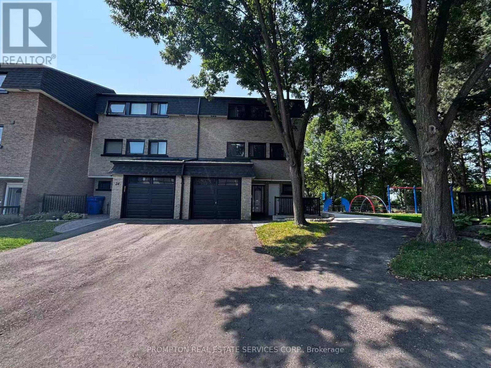 22 POPLAR CRESCENT, Aurora, Ontario
