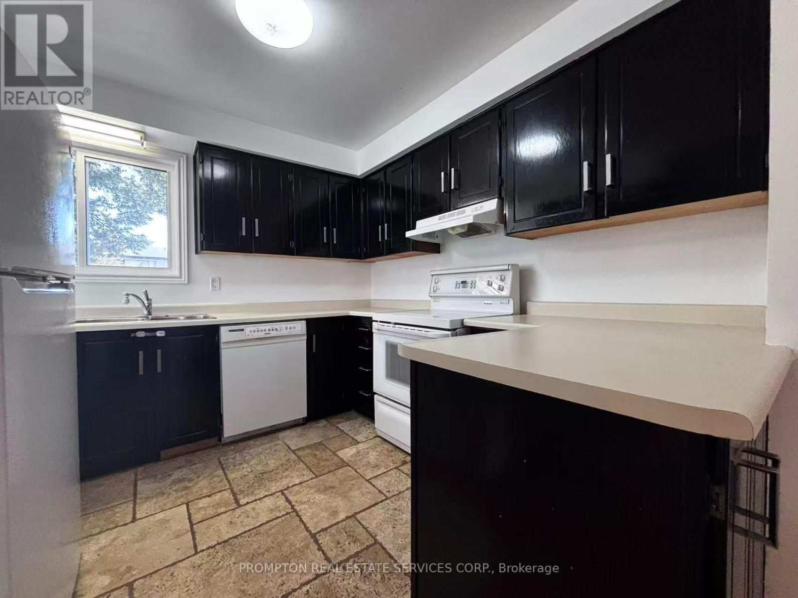 22 Poplar Crescent, Aurora, Ontario  L4G 3L3 - Photo 6 - N13665128