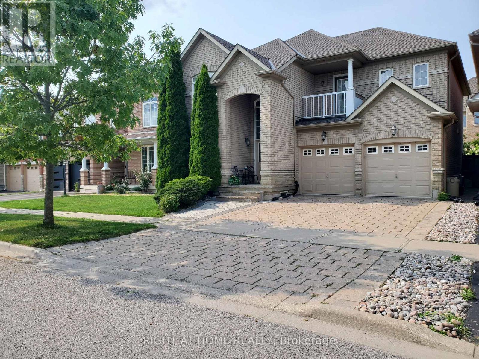 101 Townwood Drive, Richmond Hill, Ontario  L4E 4T2 - Photo 2 - N13665134
