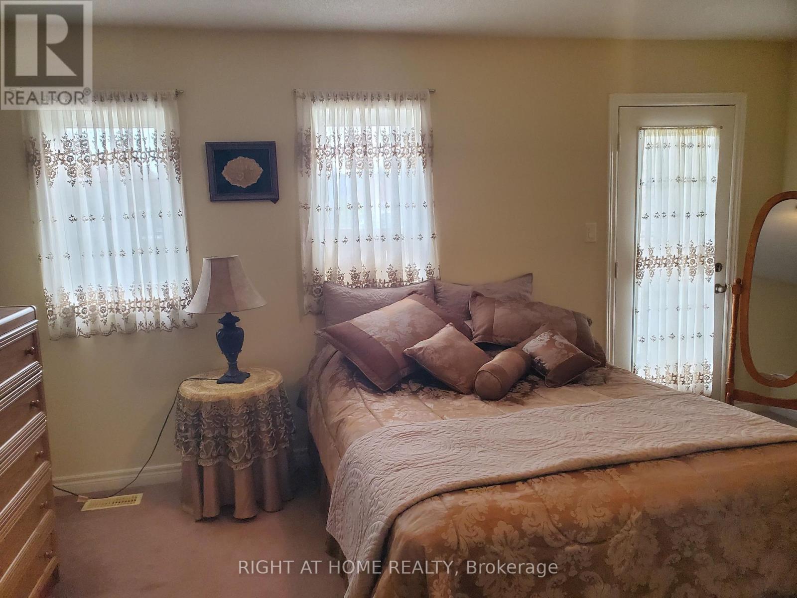 101 Townwood Drive, Richmond Hill, Ontario  L4E 4T2 - Photo 23 - N13665134