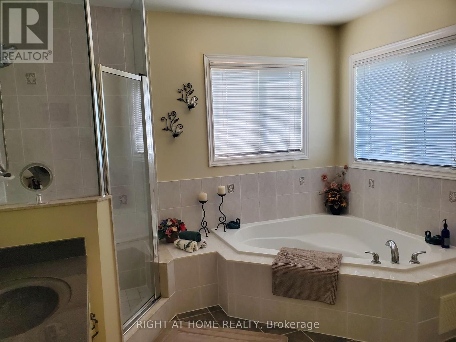 101 Townwood Drive, Richmond Hill, Ontario  L4E 4T2 - Photo 31 - N13665134