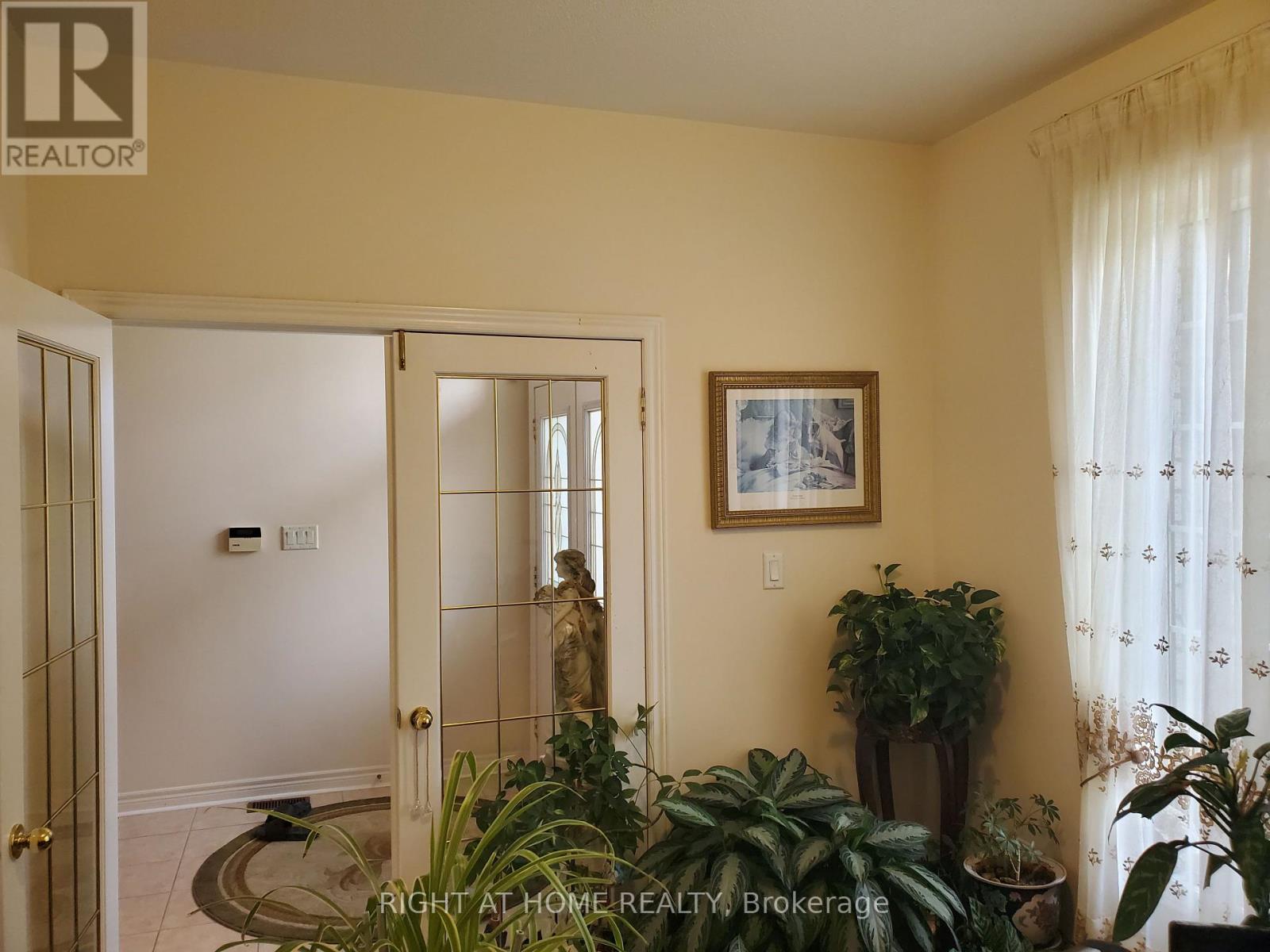 101 Townwood Drive, Richmond Hill, Ontario  L4E 4T2 - Photo 5 - N13665134