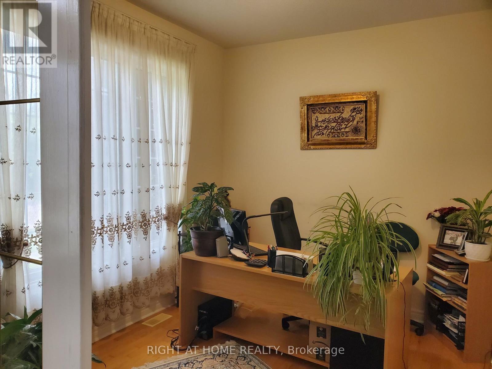 101 Townwood Drive, Richmond Hill, Ontario  L4E 4T2 - Photo 6 - N13665134