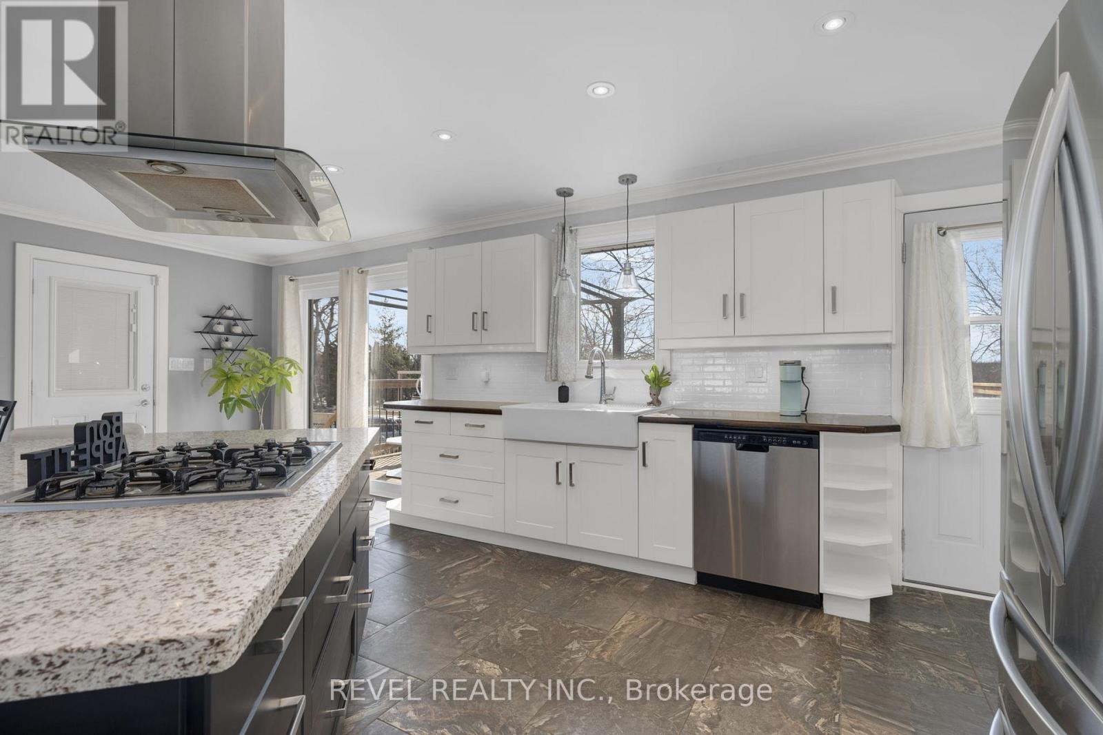 6537 9 County Road, Clearview, Ontario  L0M 1S0 - Photo 7 - S13665138
