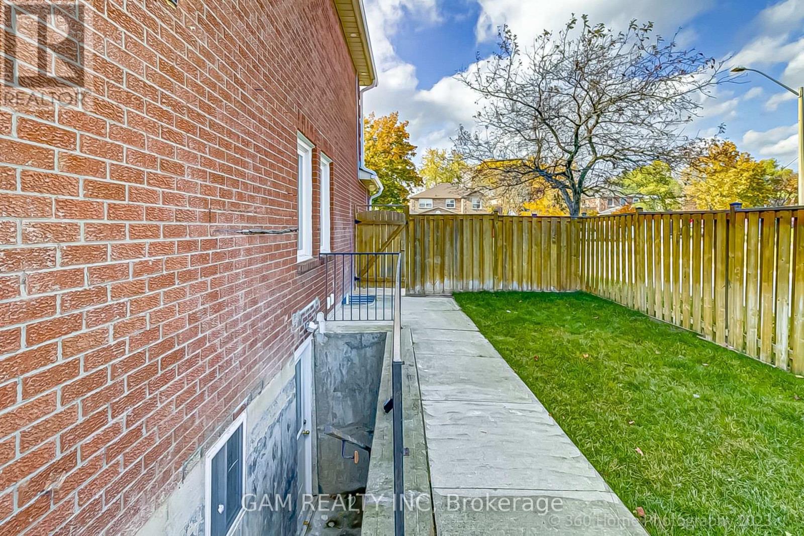 Lower - 1721 Village View Place, Mississauga, Ontario L5M 4A7 - Photo 3 - W13665170