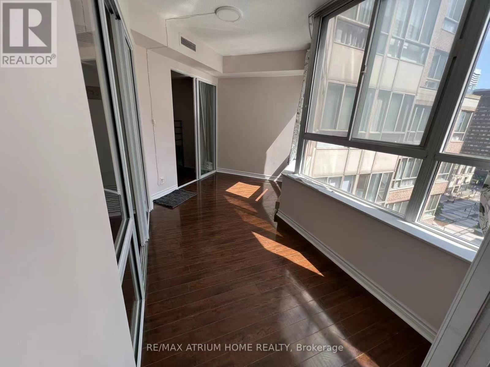 1403 - 717 Bay Street, Toronto, Ontario  M5G 2J9 - Photo 14 - C13658716