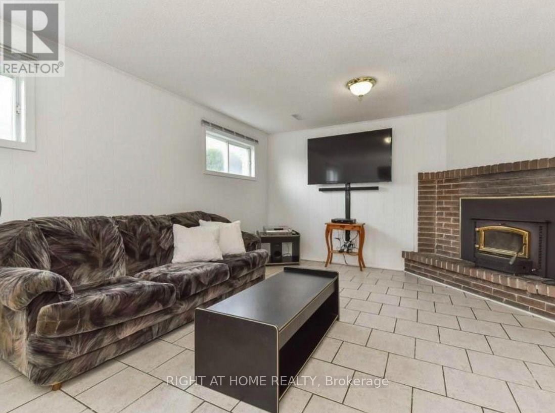 113 Southwood Drive, Kitchener, Ontario N2E 2J1 - Photo 3 - X13665176