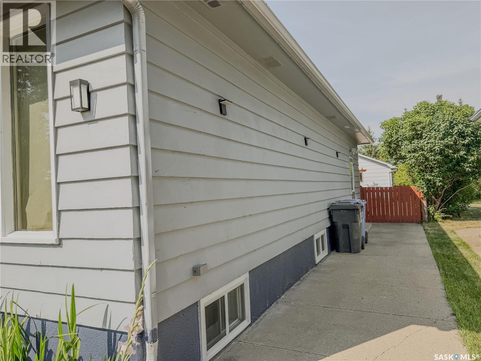 228 8th Avenue E, Melville, Saskatchewan  S0A 2P0 - Photo 3 - SK045325