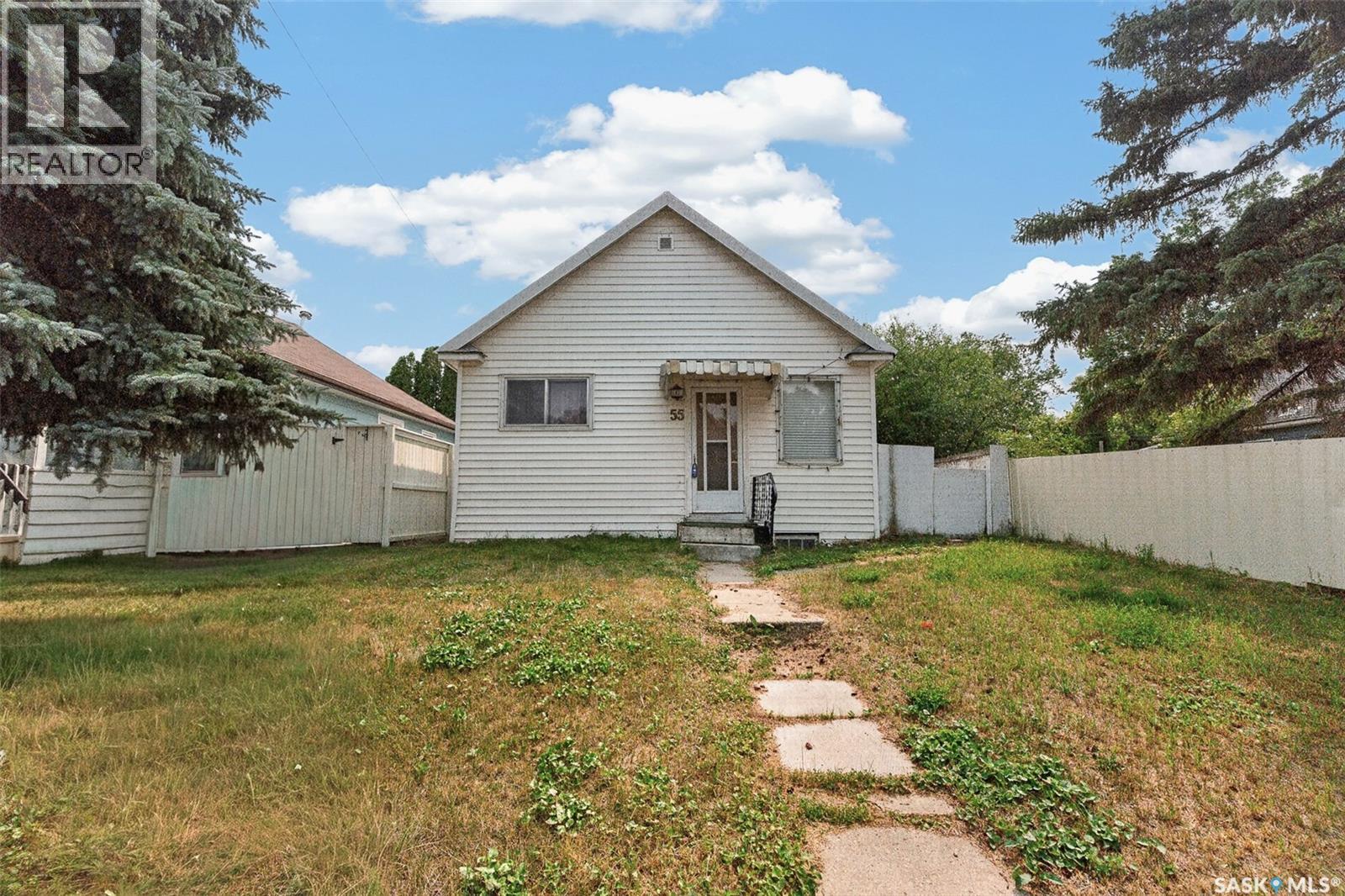 55 Iroquois Street W, Moose Jaw, Saskatchewan  S6H 5A4 - Photo 1 - SK045229